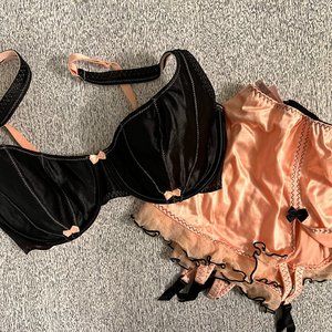 Victoria's Secret Retro Pin-Up Style Pink & Black Bras & Garter Sets 36D, Large